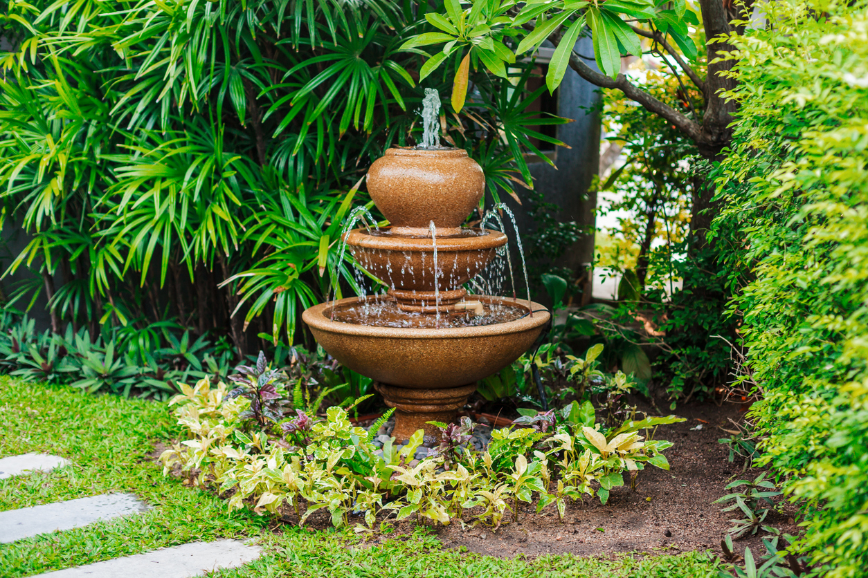 Garden water fountain