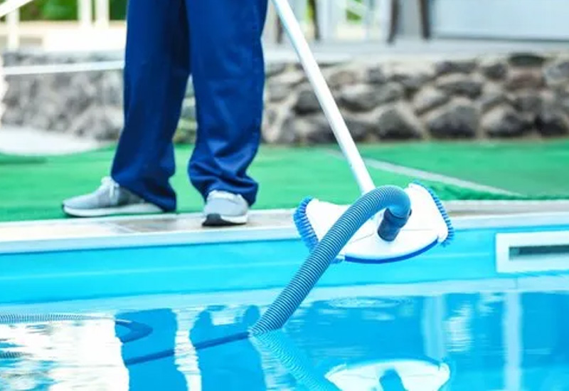 swimmimng pool maintennce
